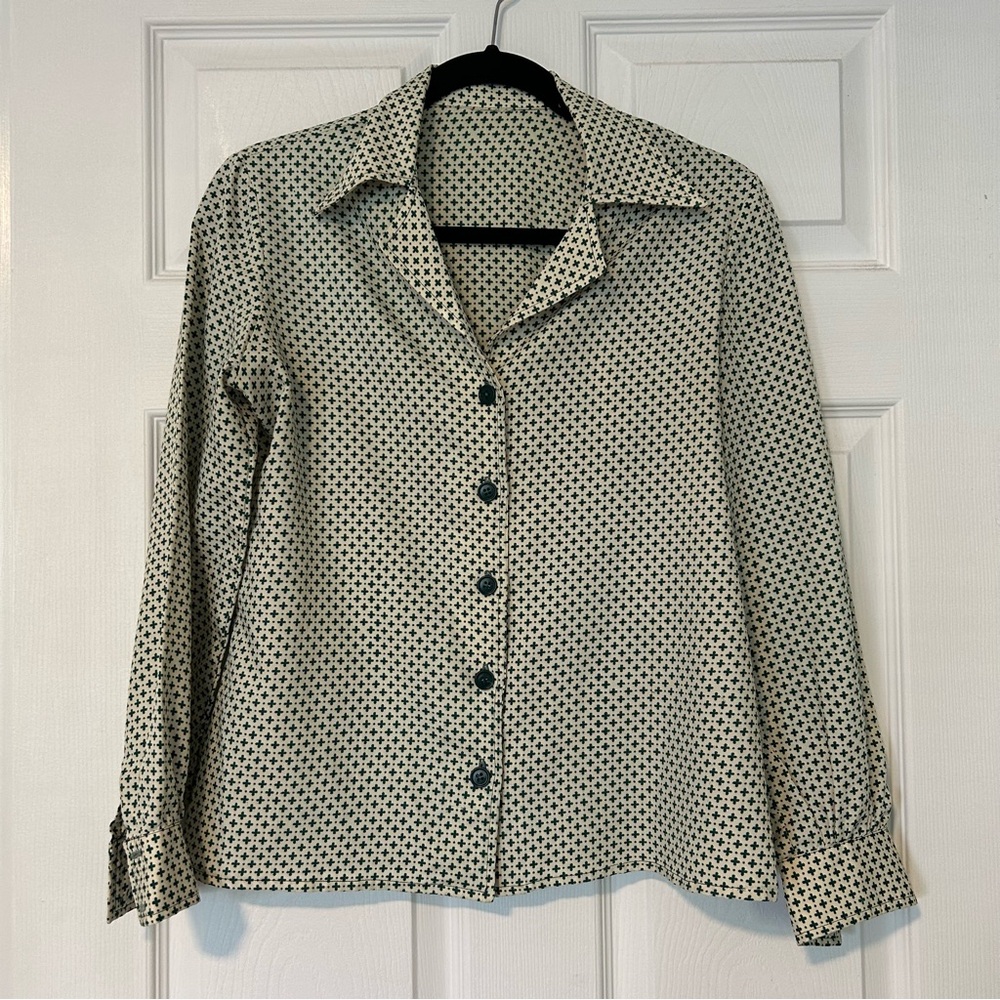 ✨4 for $30✨Patterned Button-Up Women's Top